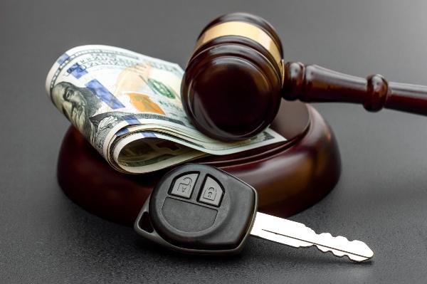 the money sits on a gavel next to car keys after a personal injury case