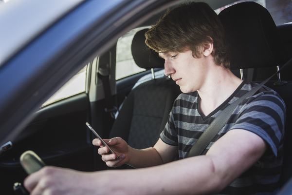distracted teen driver texting 