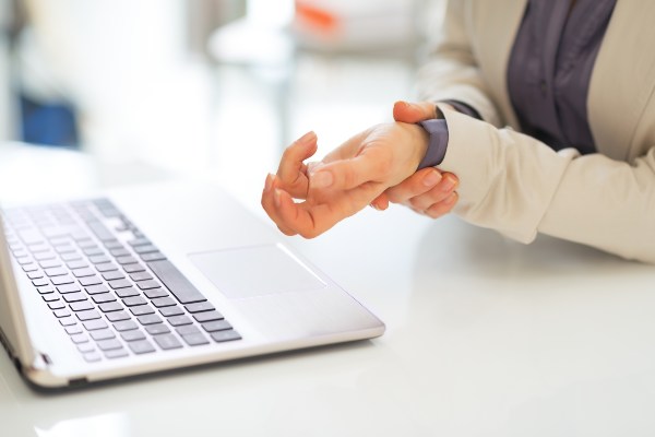 a woman suffers from carpal tunnel common workplace injuries 